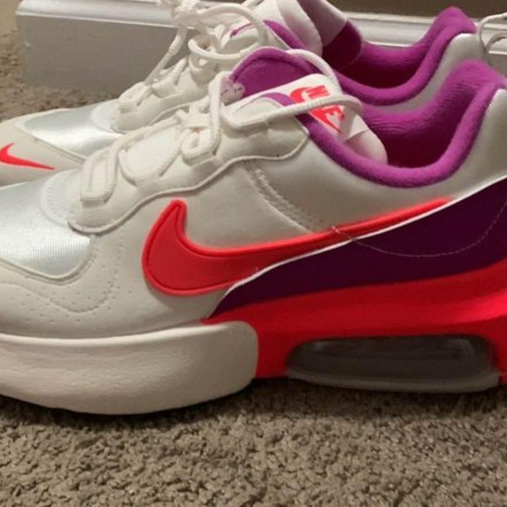 Nike Air Max Verona Women's Sneakers, size 10